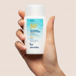 SENSILIS Fluide d'Eau SPF50+ Fluide Photoprotecteur Anti-Âge avec Couleur 40 ml